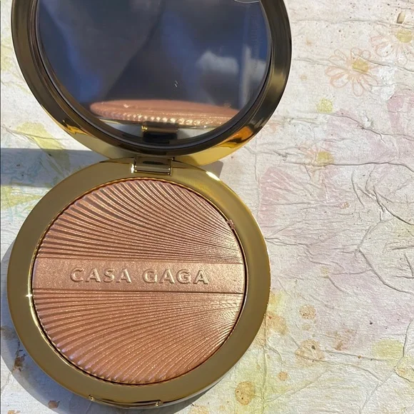 Haus Labs By Lady Gaga Tutti Gel-Powder Highlighter in Luce del sol - Picture 3 of 3